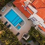 Villa Defne, Walking Distance To Beach, 4 Bedroom, Fully Private Pool Area
