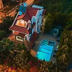 Villa Defne, Walking Distance To Beach, 4 Bedroom, Fully Private Pool Area