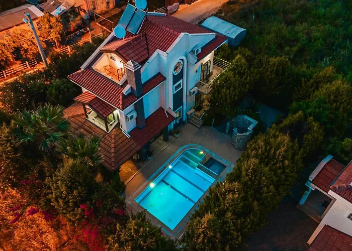 Villa Defne, Walking Distance To Beach, 4 Bedroom, Fully Private Pool Area